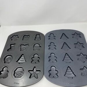 Wilton Holiday Cookie Mold Set - Black and Gray